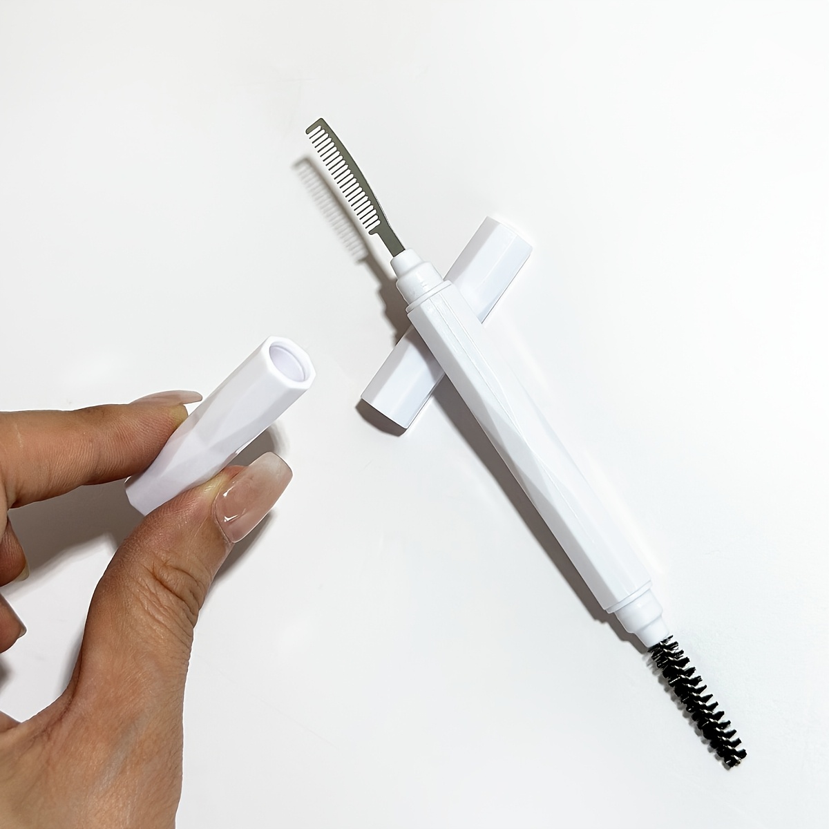 Peigne à sourcils et à cils à  - Beauty And Makeup Quotes avis et prix